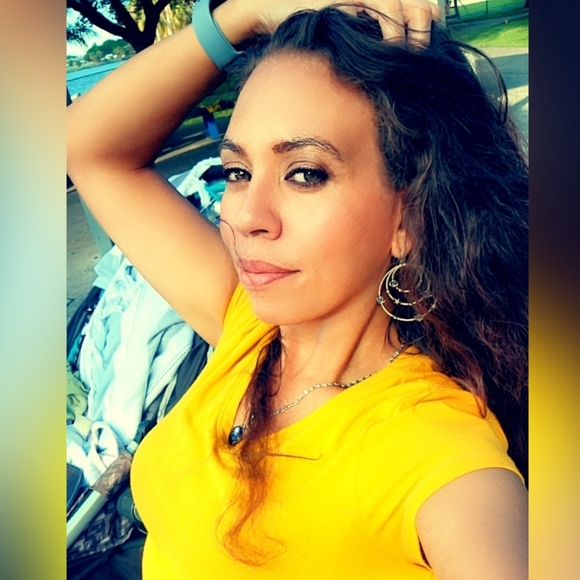 Meet your Posher, Sara - Picture 2 of 2